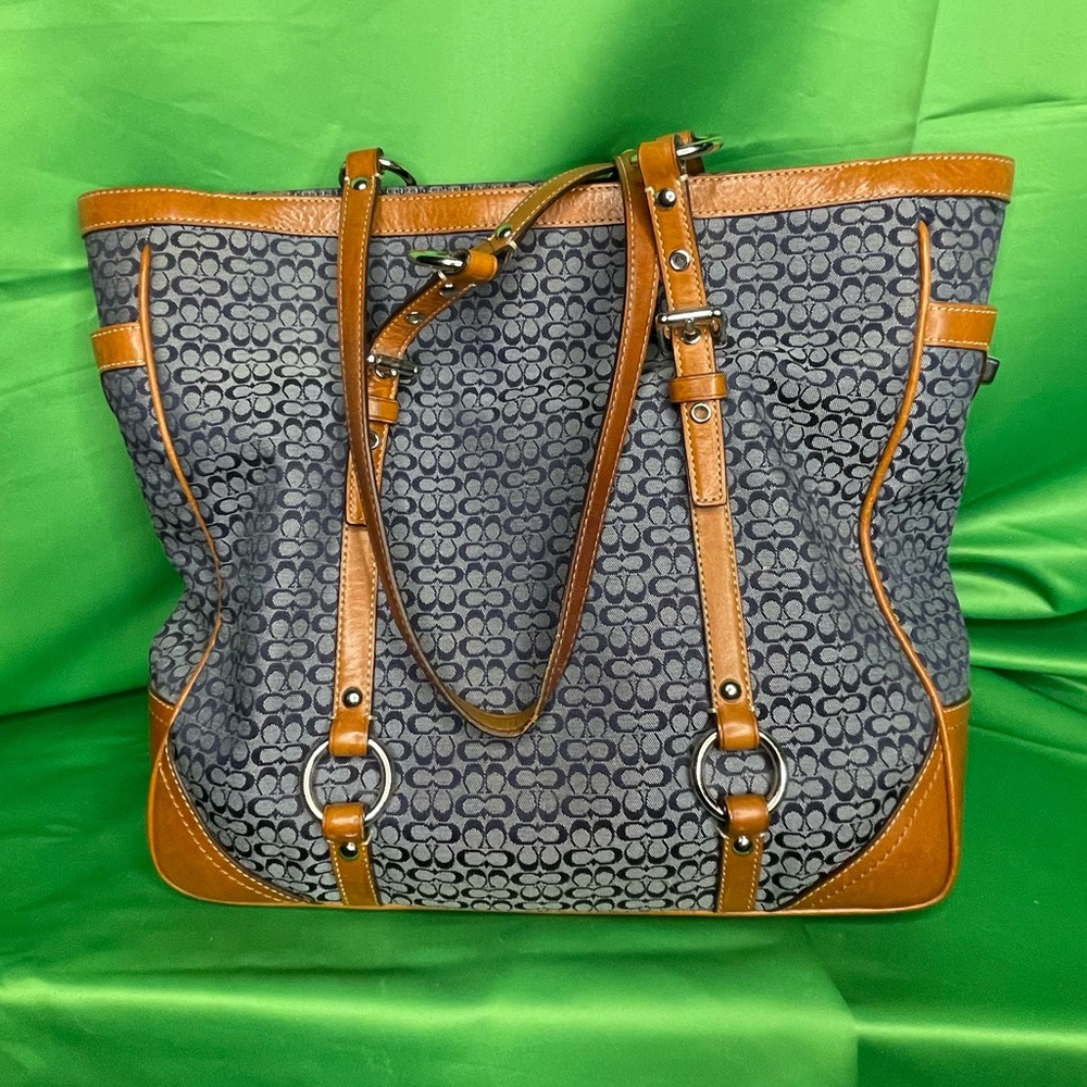 No: B0849-F11527 Coach Purse